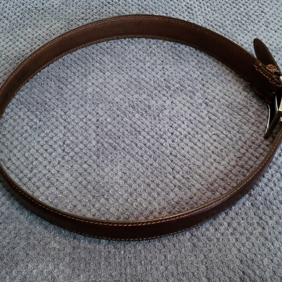 Men's dark brown leather belt, fits size 32", EUC - Picture 9 of 9